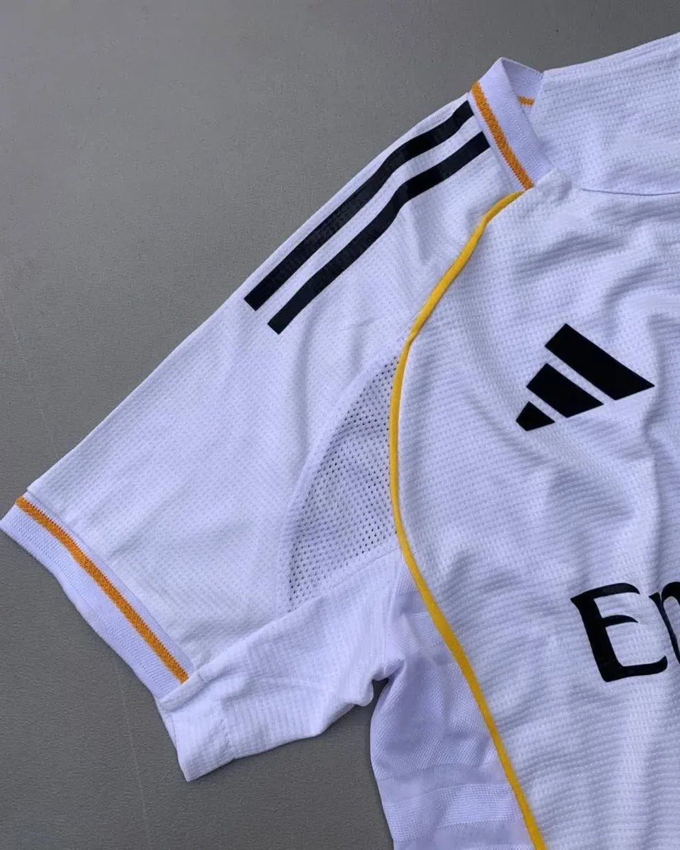 Real Madrid 2025/26 Home Jersey (Fans Version)